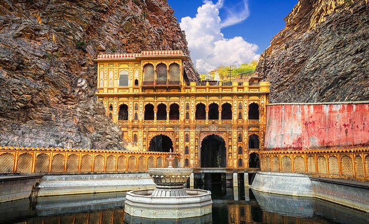 india-jaipur-top-attractions-galta-ji